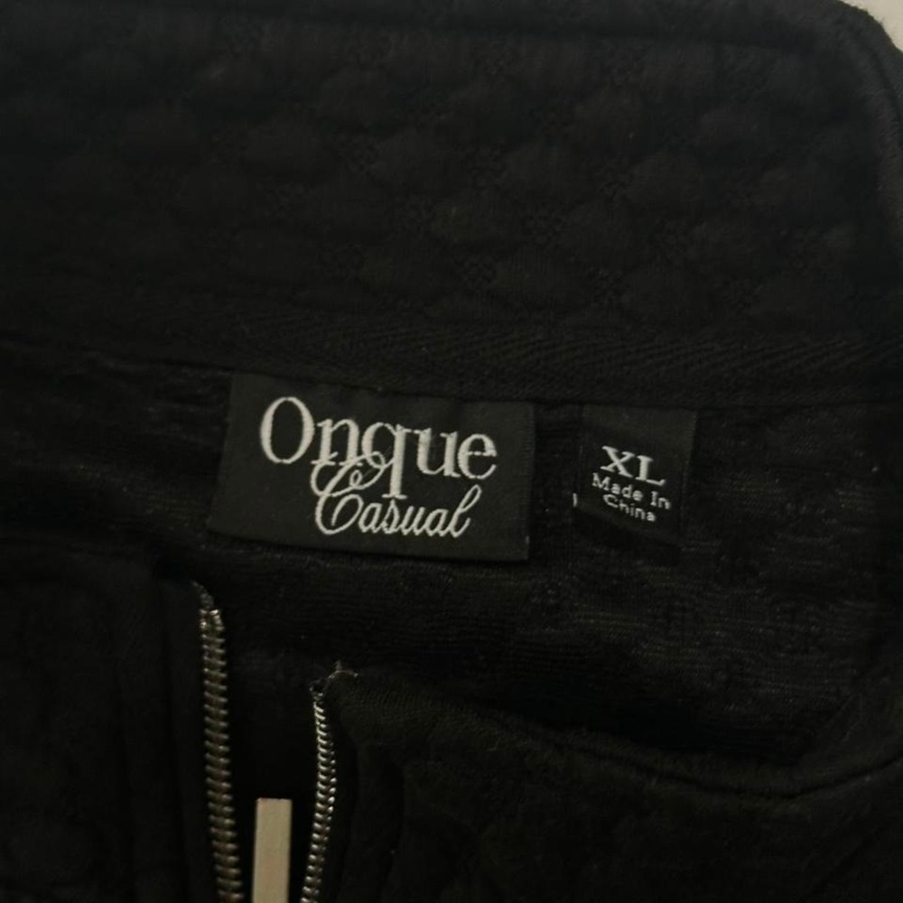 Black Pattern Puffer Zip Jacket - Picture 3 of 4